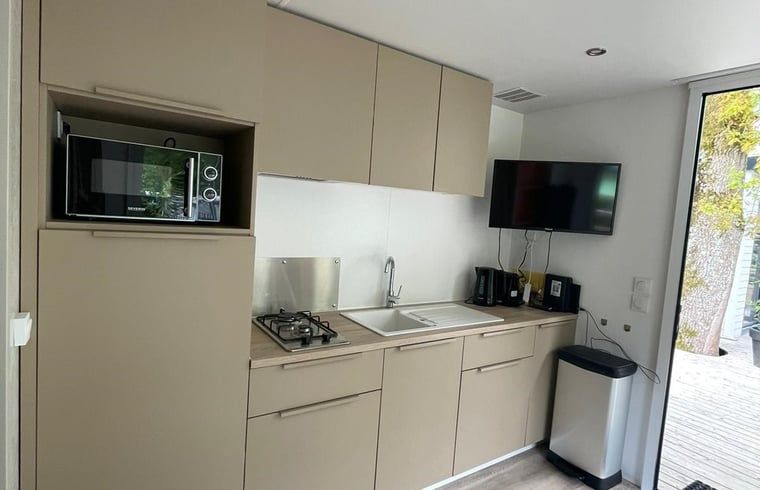 Volledig uitgeruste keuken in Vakantiehuis in Lieren, Veluwe, Gelderland met moderne apparatuur.