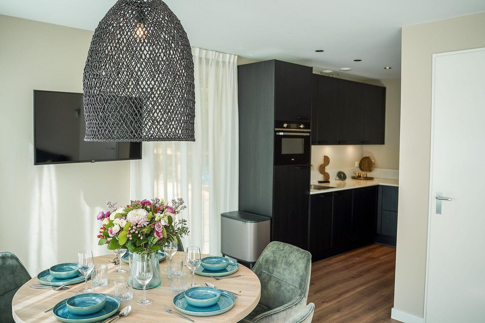 Gedeckter Tisch in Nature Villa mit Whirlpool, Wekerom, Veluwe, Gelderland, Ferienwohnung fuer 2 Personen