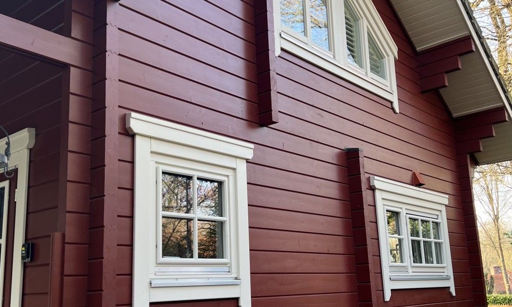 Characteristic wooden facade of Boshuis Denne, vacation home in Bennekom, Veluwe, Gelderland with rural charm.