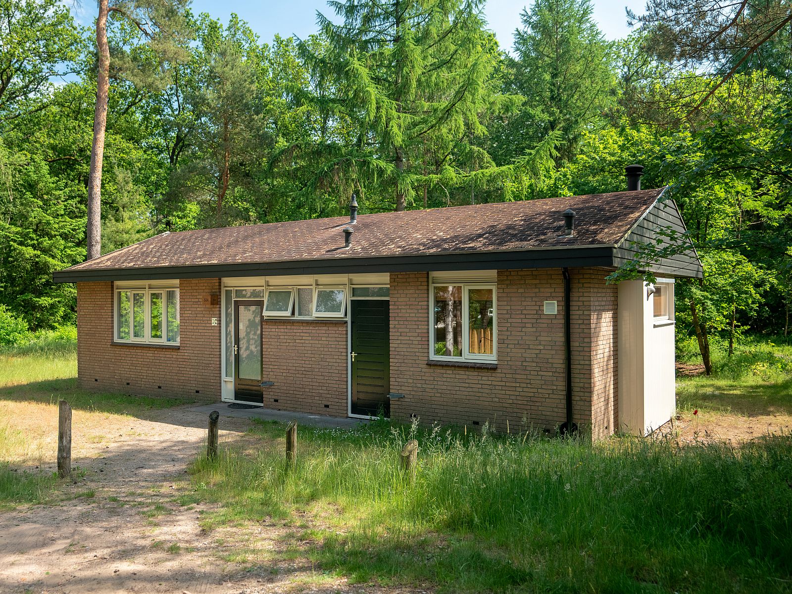 Warme Atmosphaere in Coldenhove 8-Personen-Bungalow, Eerbeek, Veluwe mit gemuetlichem Kamin.