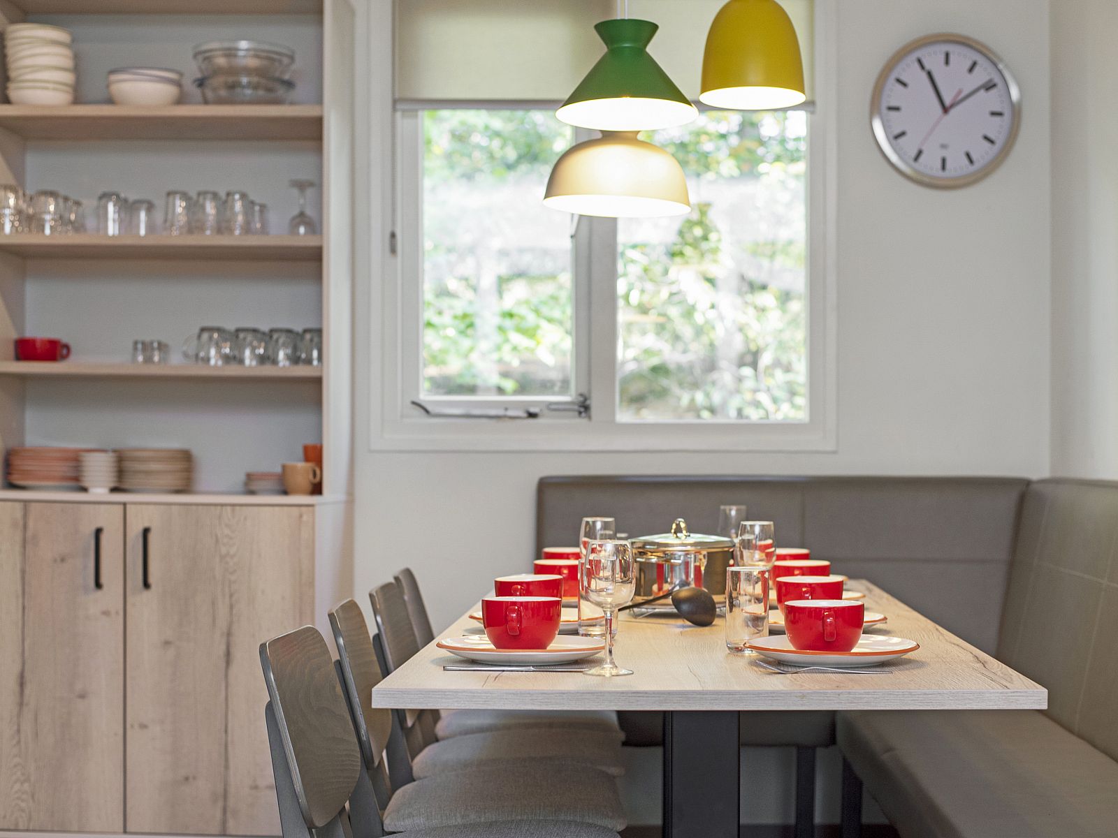 Komfortables Schlafzimmer in Coldenhove 8-Bett-Bungalow, Eerbeek, Veluwe mit Doppelbett.