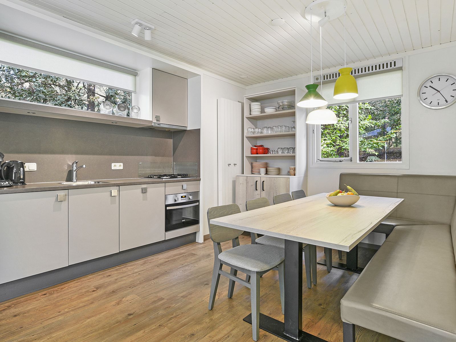 Ruhiges Schlafzimmer mit Stauraum in Coldenhove 8-Bett-Bungalow, Eerbeek, Veluwe.