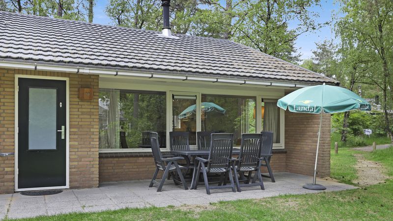 Terras van Rabbit Hill 6-persoons bungalow met tuinmeubilair, Veluwe.
