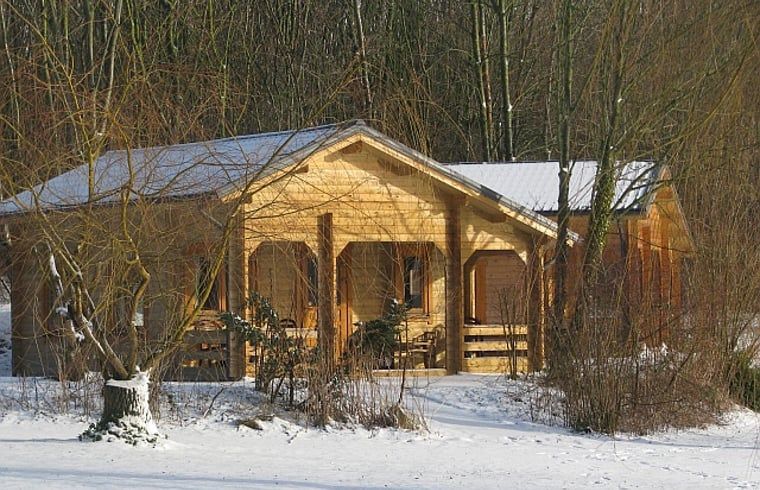 Vacation cottage in Zoutkamp surrounded by winter nature in Northwest Groningen.