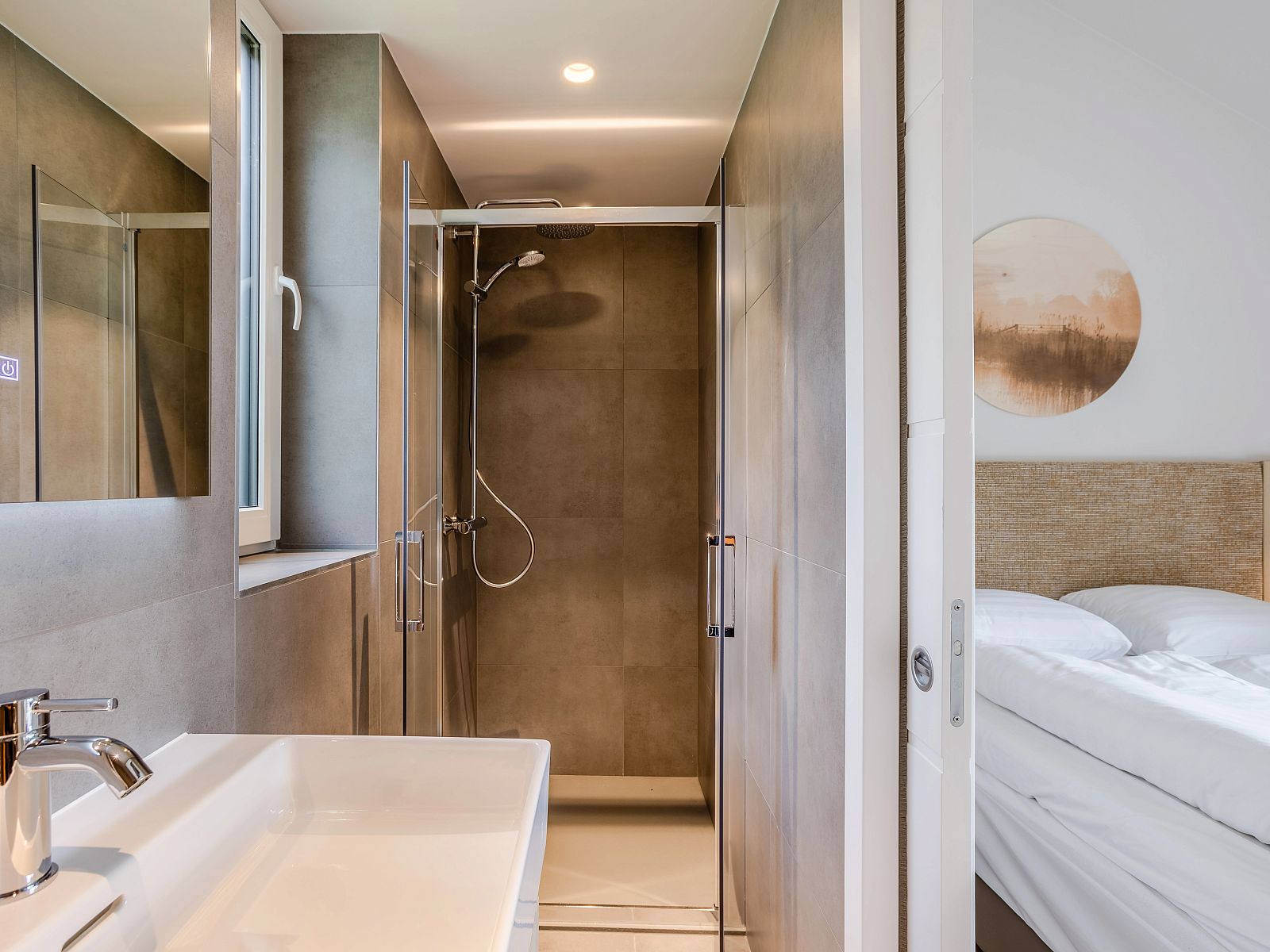 Stijlvolle keuken in vakantiehuis 4B2, Sellingen, Zuidoost Groningen, volledig uitgerust voor een comfortabel verblijf.