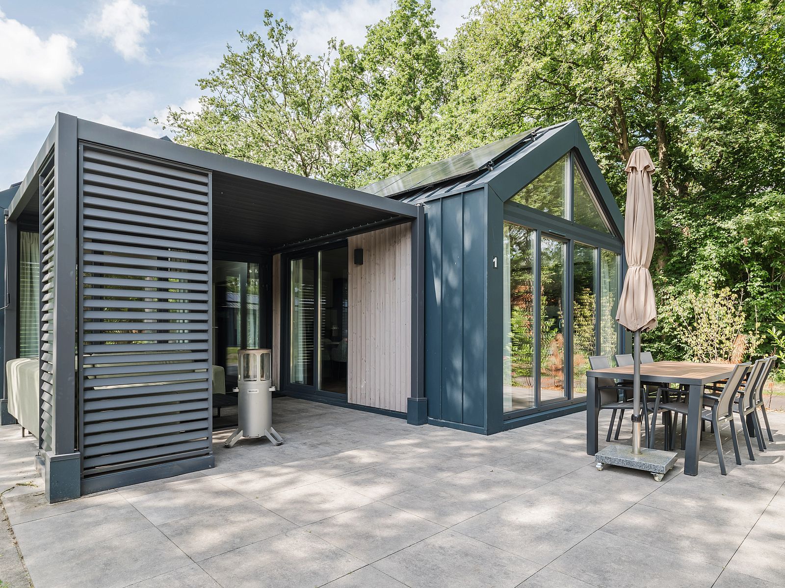 Omgeving van 6-persoons woning | 6L1 in Sellingen, Groningen, met natuurlijke beplanting.