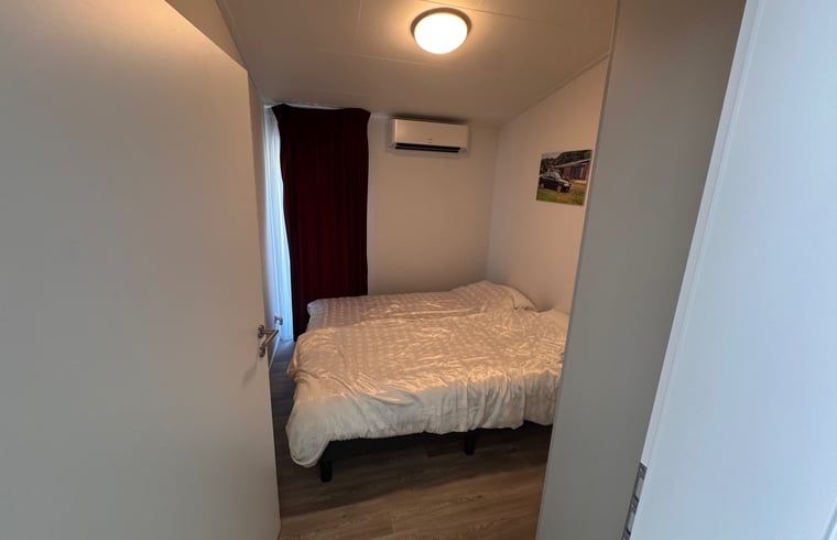 Geraeumige Dusche im Ferienhaus in Weert, Mittellimburg, mit moderner Ausstattung und Komfort.