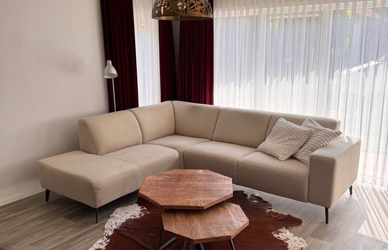 Gemuetliche Sitzecke im Ferienhaus in Weert, Limburg, ideal zum Entspannen nach einem Tag in der Natur.