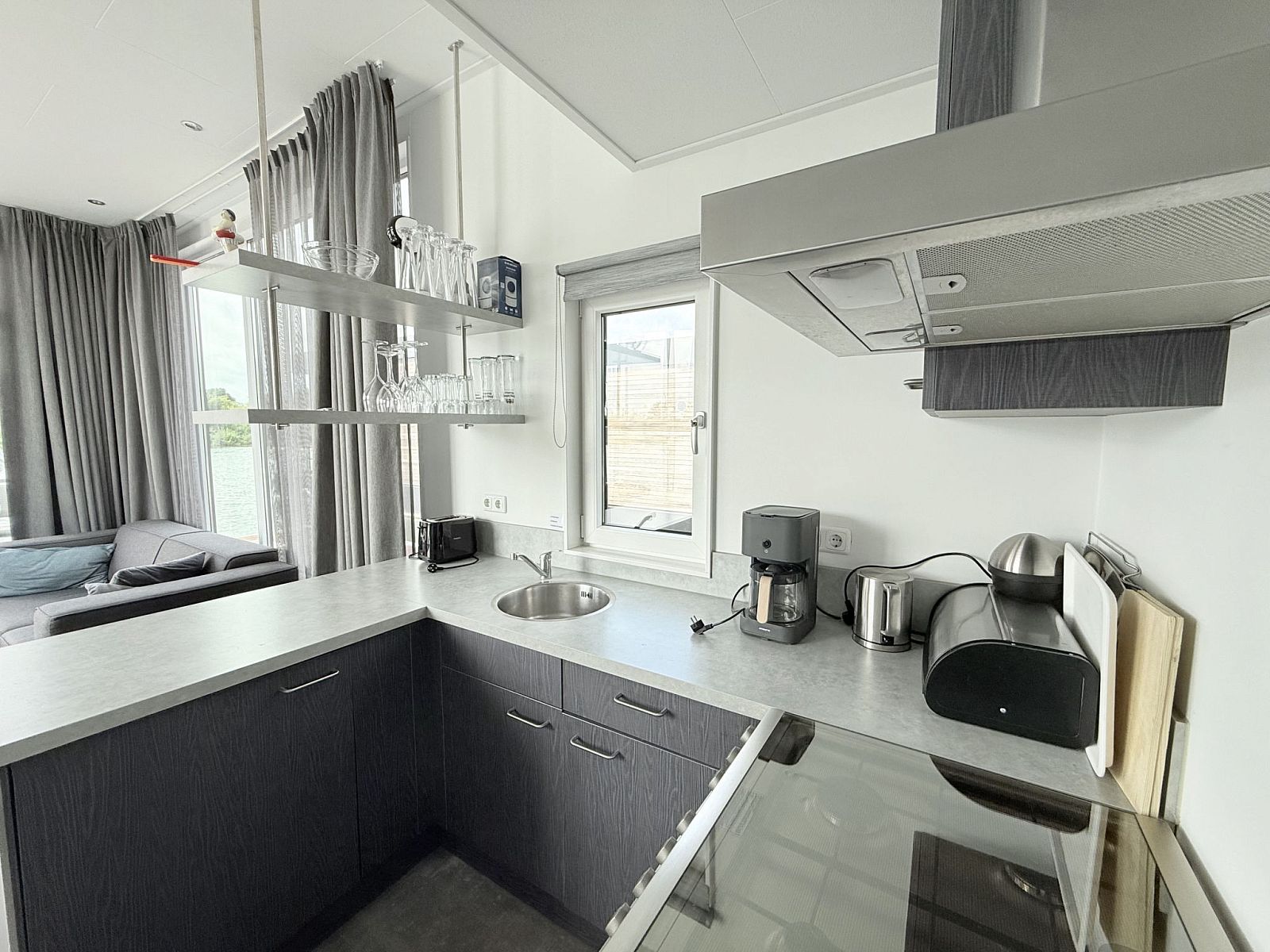 Guest house 371416 - Apartment Midden Limburg - Appartement Maasterp - Woonboot 5