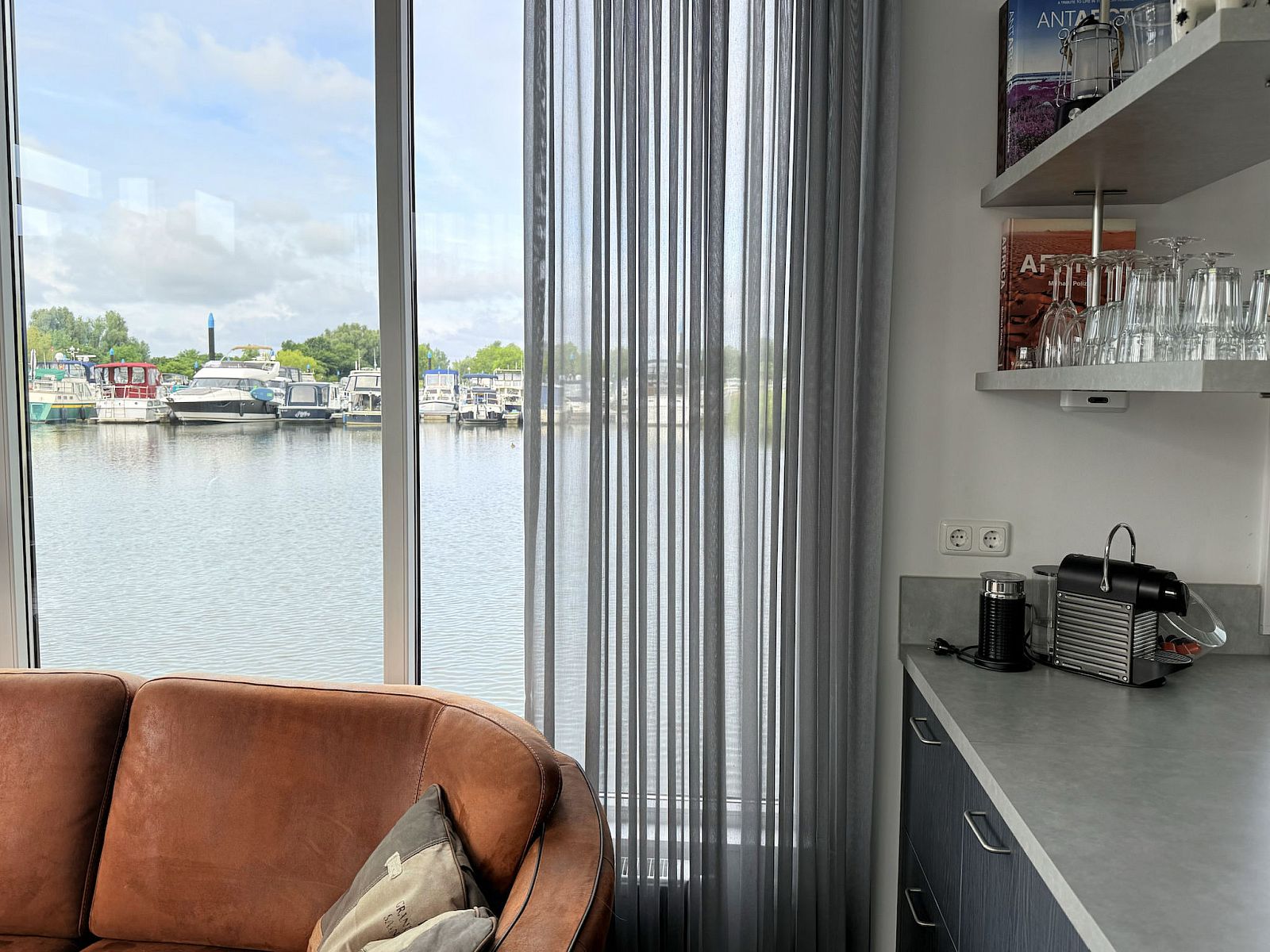 Verblijf 371420 - Appartement Midden Limburg - Appartement Maasterp - Woonboot 1