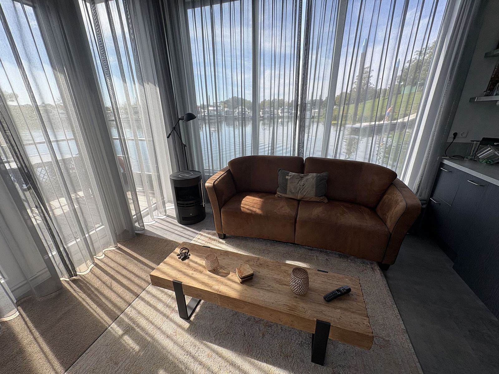 Verblijf 371420 - Appartement Midden Limburg - Appartement Maasterp - Woonboot 1