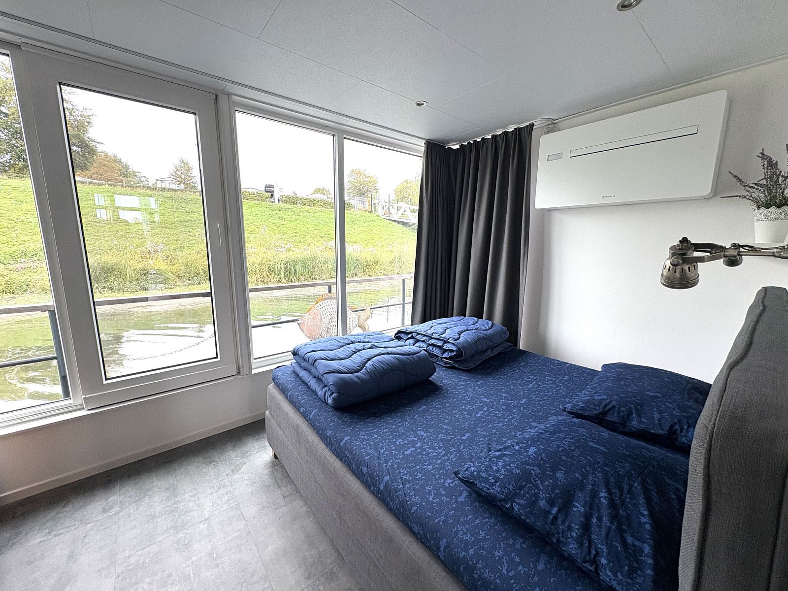 Verblijf 371420 - Appartement Midden Limburg - Appartement Maasterp - Woonboot 1