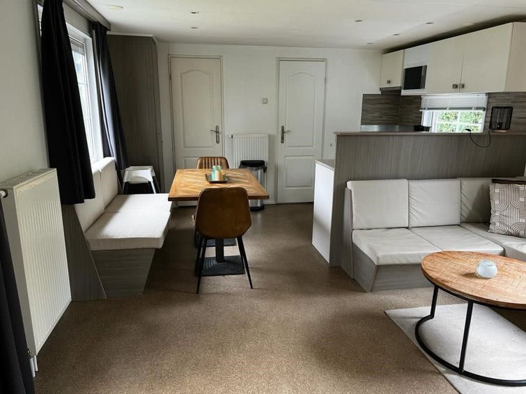 Eethoek en keuken in Vakantiehuis Berkel 6 in Susteren, Limburg.
