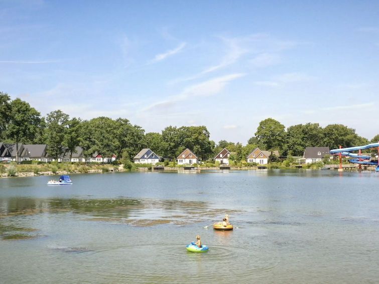 Rustig meer met recreatiemogelijkheden bij Vakantiehuis Berkel 6 in Susteren, Limburg.