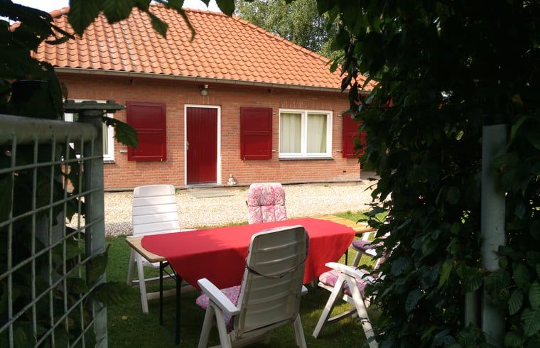 Privater Garten im Ferienhaus in Susteren, Limburg, ideal fuer Entspannung und Privatsphaere.