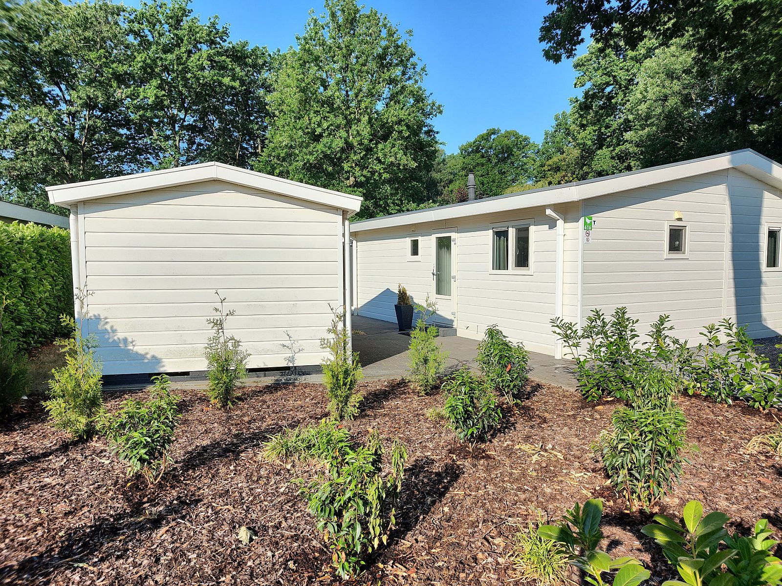 Das Ferienhaus Chalet in Susteren liegt mitten im Grnen in Mittellimburg, Limburg, und bietet Ruhe und Privatsphre.