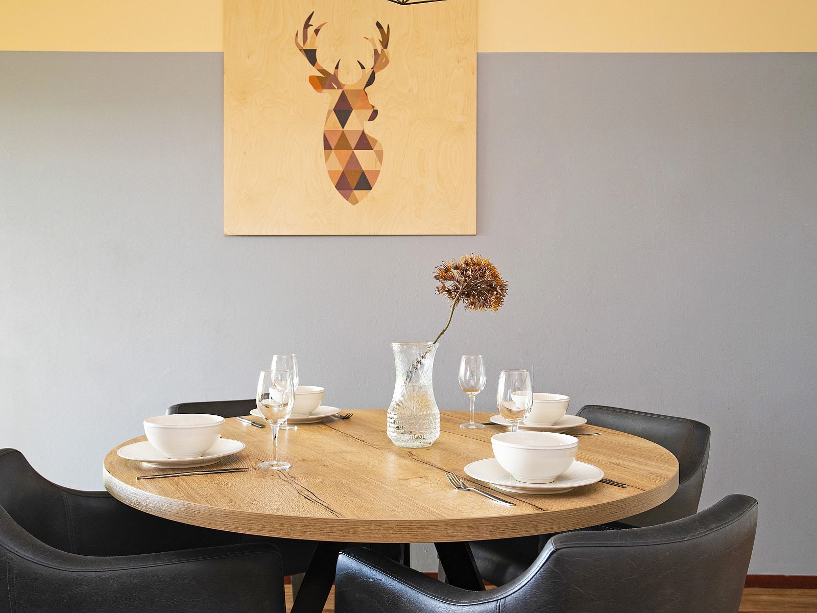 Open keuken in Landgoed Aerwinkel 4-persoons bungalow 4BL, Posterholt, Limburg, met moderne apparatuur en eetgedeelte.