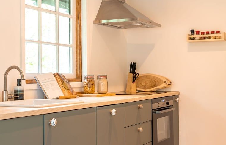 Fully equipped kitchen in Cottage in Meijel, ideal for vacation cooks.