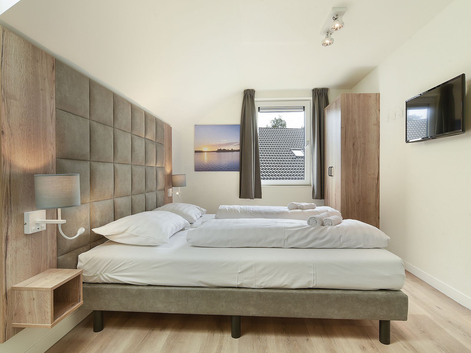 Verblijf 380850 - Bungalow Noord Limburg - 4-persoons waterwoning | 4CE