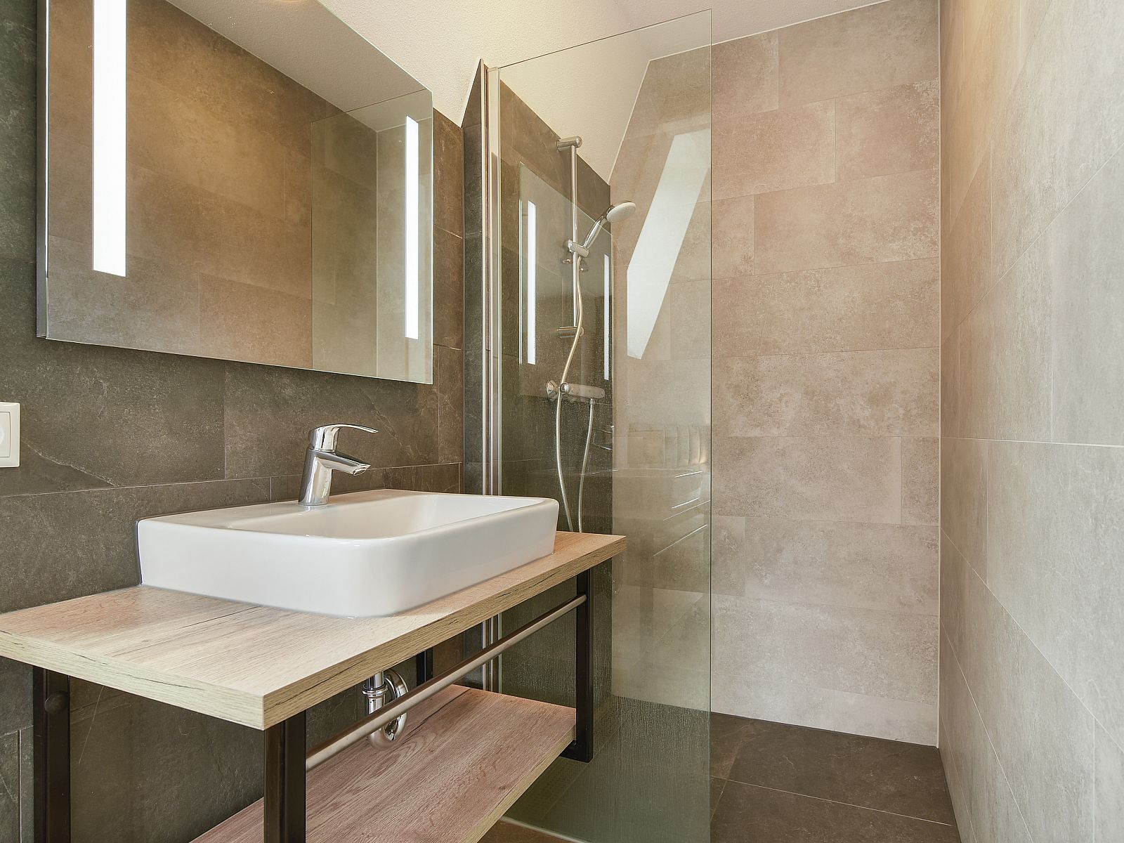 Verblijf 380850 - Bungalow Noord Limburg - 4-persoons waterwoning | 4CE