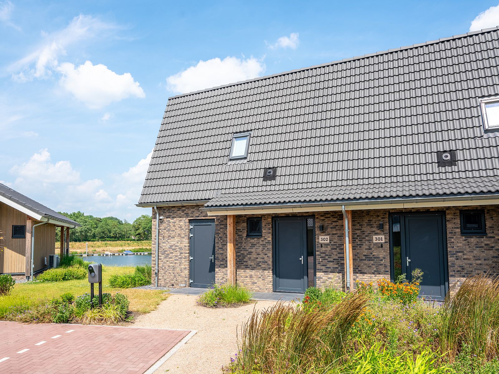 Verblijf 380850 - Bungalow Noord Limburg - 4-persoons waterwoning | 4CE