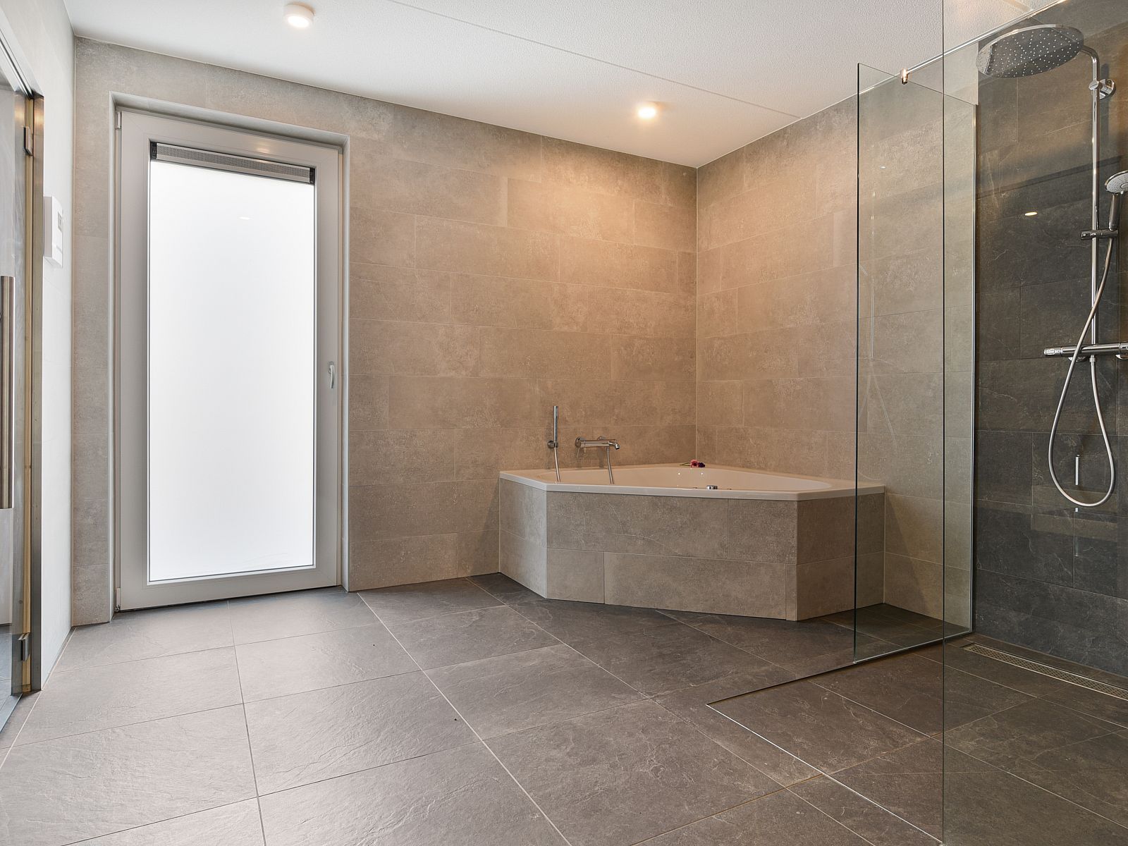 Unterkunft 380856 - Bungalow Noord Limburg - 6-persoons wellnessvilla | 6ELW