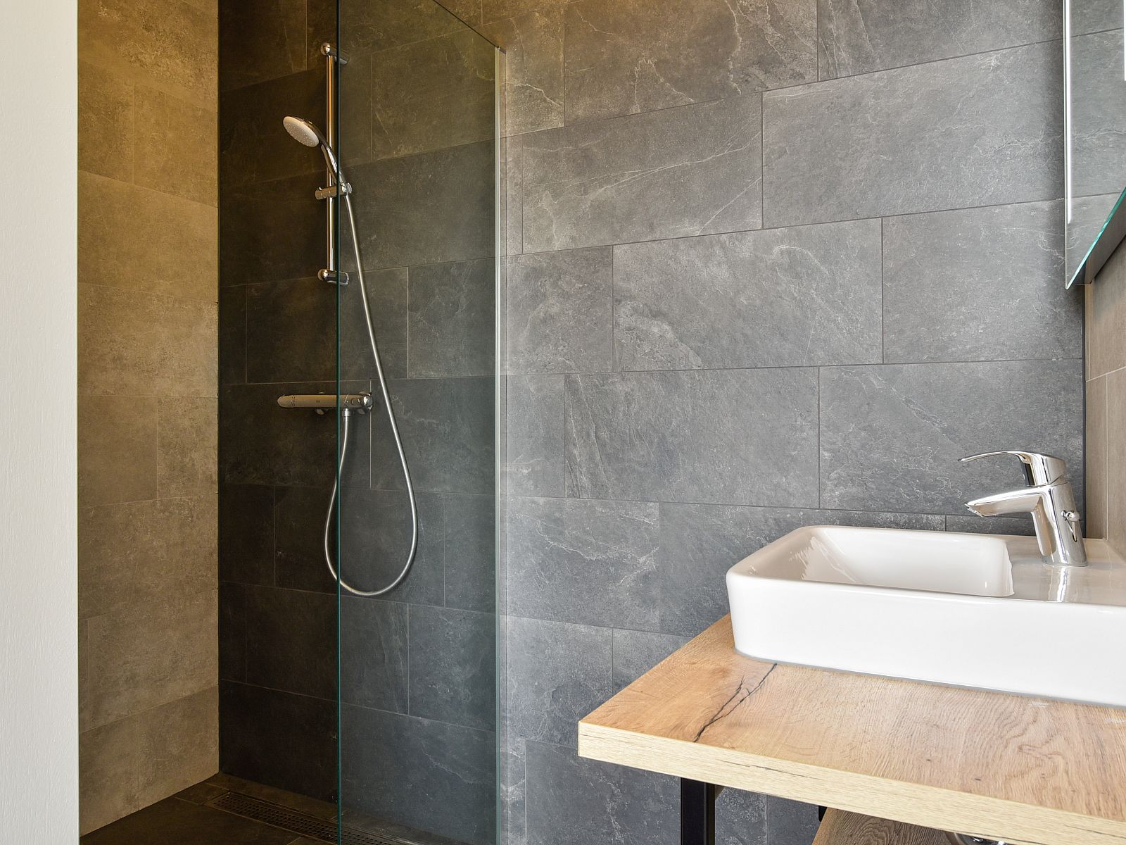 Verblijf 380858 - Bungalow Noord Limburg - 12-persoons watervilla | 12CE