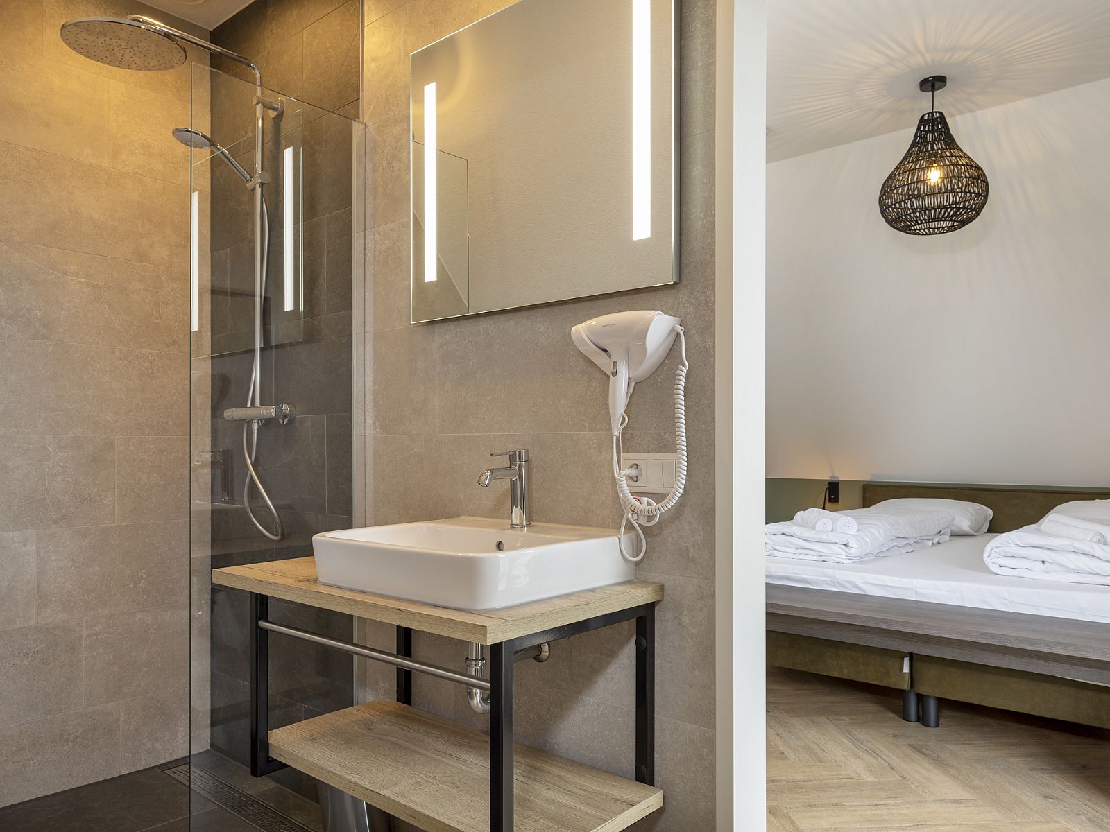 Guest house 380860 - Bungalow Noord Limburg - 4-persoons wellnessvilla | 4ELW