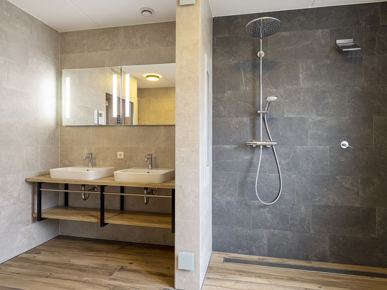 Unterkunft 380862 - Bungalow Noord Limburg - 12-persoons wellnessvilla | 12ELW