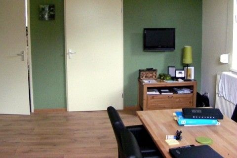Stijlvolle werkruimte in Appartement Groen, Blauw of Rood in Horst, Noord Limburg met moderne voorzieningen.