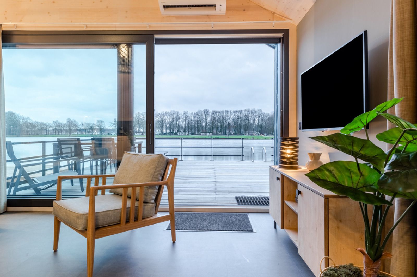Verblijf 3827134 - Vakantiewoning Noord Limburg - «Lake Side Lodge» 4