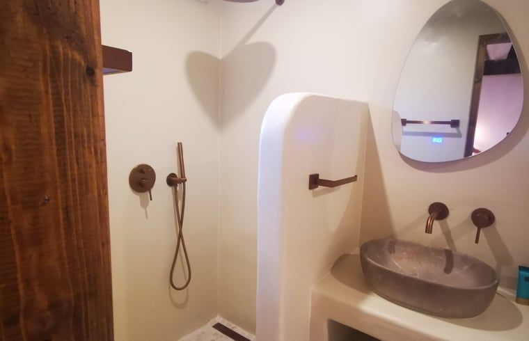 Sonnenuntergang mit Picknicktisch im Ferienhaus in Amerika, Nord-Limburg.