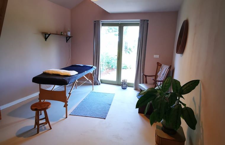 Gemuetliche Kueche mit frischen Zutaten in einem Ferienhaus in Amerika, Nord-Limburg.