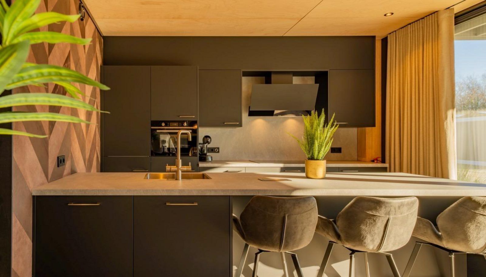 Modern kitchen of Bos Villa in Maasbree, North Limburg. Stylish vacation home for 8 with luxury amenities and contemporary design.