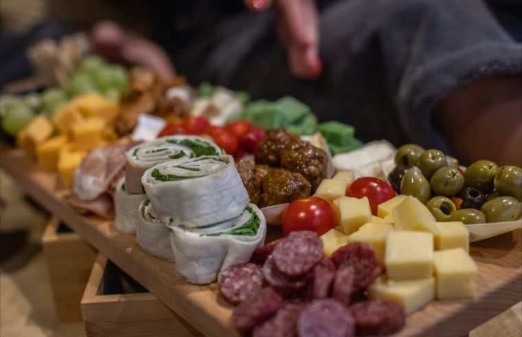 Leckere Getraenkekarte im Ferienhaus in Merselo, Nord-Limburg, mit verschiedenen Koestlichkeiten.