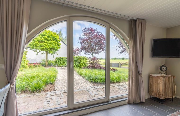 Seite des Ferienhauses in Merselo, Ferienhaus in Nord-Limburg mit grossem Parkplatz.