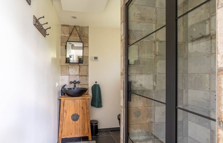 Eingebaute Spuelmaschine in der Kueche von Huisje in Merselo, Ferienhaus in Nord-Limburg.