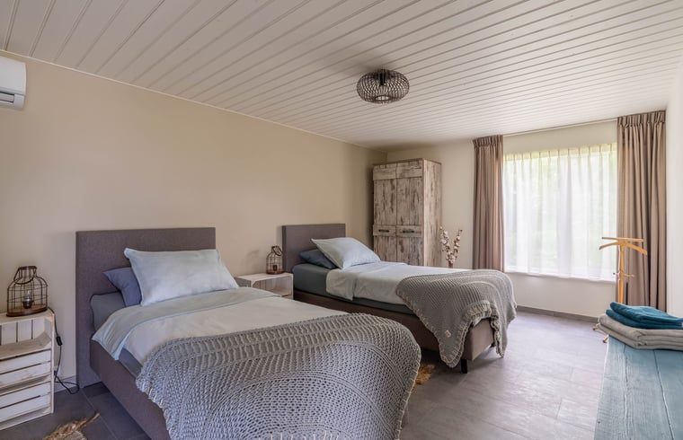 Stilvolles Badezimmer in Cottage in Merselo, Ferienhaus in Nord-Limburg mit moderner Dusche.