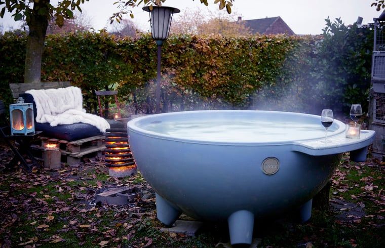 Bubbelbad in de tuin van Huisje in Sevenum, vakantiehuis in Noord Limburg.