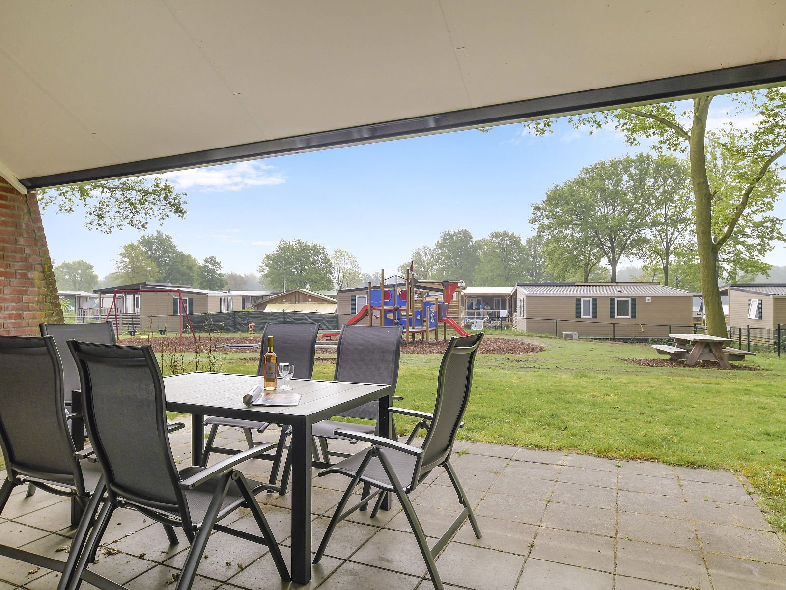 Plattegrond begane grond van Domein De Schatberg 6-persoons kinderbungalow, Sevenum, Limburg met ruime indeling.