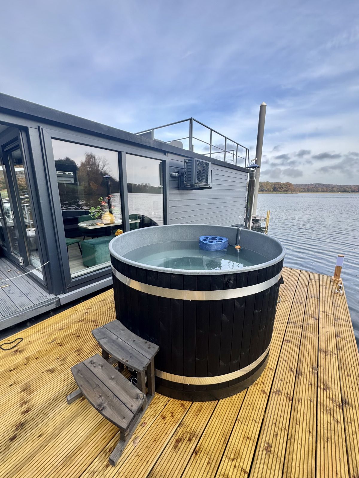 Unterkunft 386105 - Zelthaus Noord Limburg - Houseboat Marina Mookerplas (met dakterras en hottub)