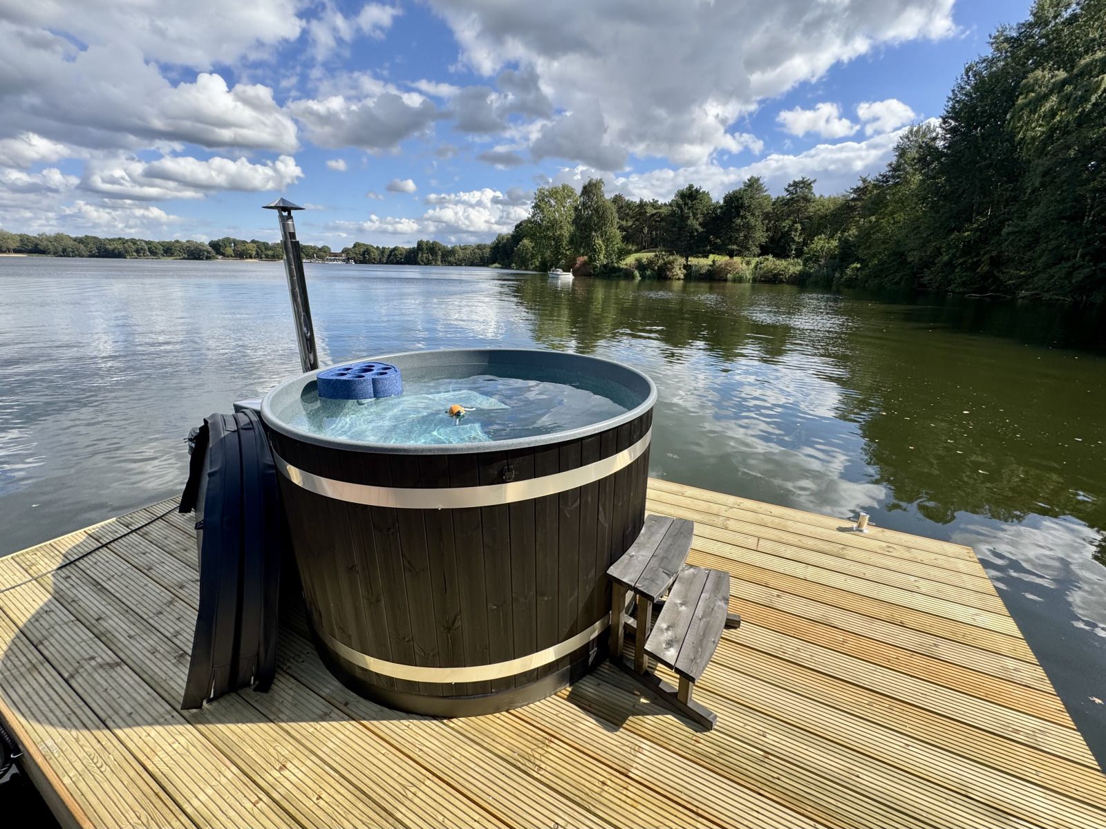 Unterkunft 386105 - Zelthaus Noord Limburg - Houseboat Marina Mookerplas (met dakterras en hottub)