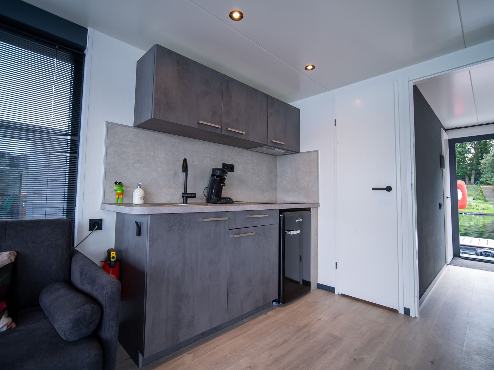 Unterkunft 386105 - Zelthaus Noord Limburg - Houseboat Marina Mookerplas (met dakterras en hottub)