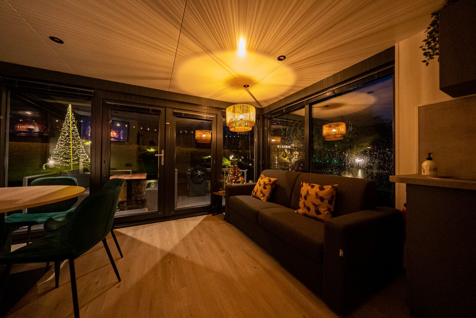 Unterkunft 386105 - Zelthaus Noord Limburg - Houseboat Marina Mookerplas (met dakterras en hottub)