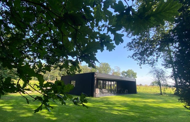 Cottage in Wanssum, vacation home in North Limburg surrounded by greenery and nature.