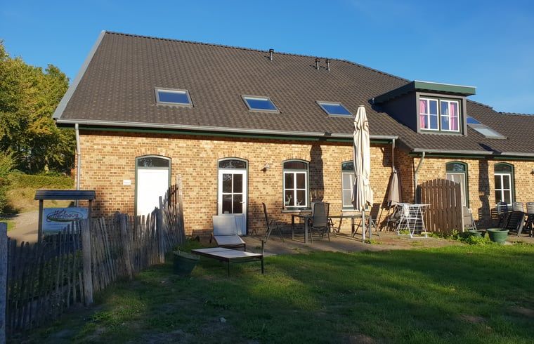 Vakantiehuis in Mechelen, Zuid Limburg met zonnig terras en groene omgeving, perfect voor een ontspannen verblijf in Limburg.