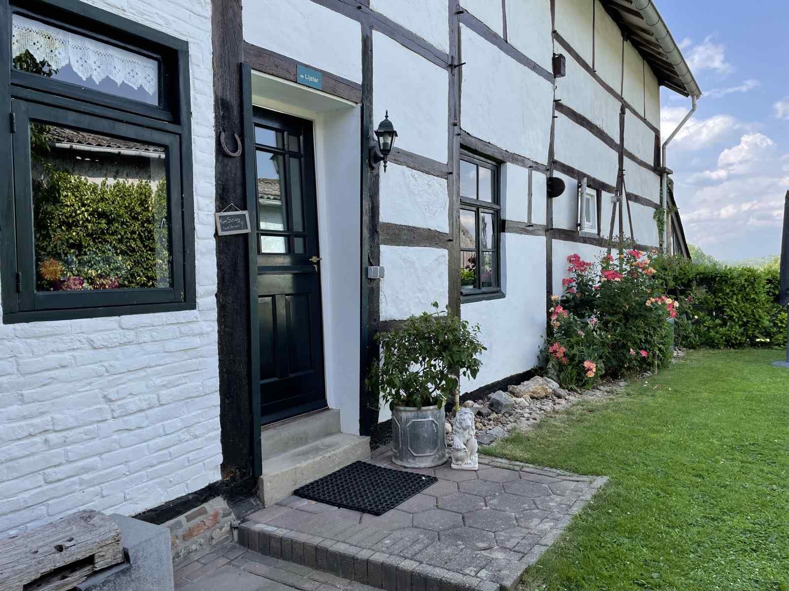 Second bedroom with comfortable beds in vacation home L243 in Mechelen, South Limburg.