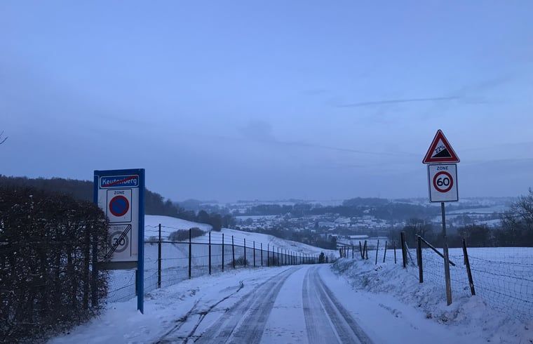 Besneeuwde wegen nabij Vakantiehuisje in Schin op Geul, Zuid Limburg, Limburg.