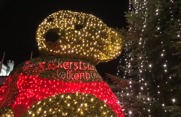 Kerstverlichting in de buurt van Vakantiehuisje in Schin op Geul, Zuid Limburg.