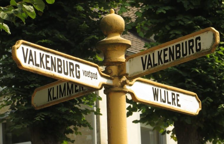 Wegwijzer in de buurt van Vakantiehuisje in Schin op Geul, Zuid Limburg, Limburg.